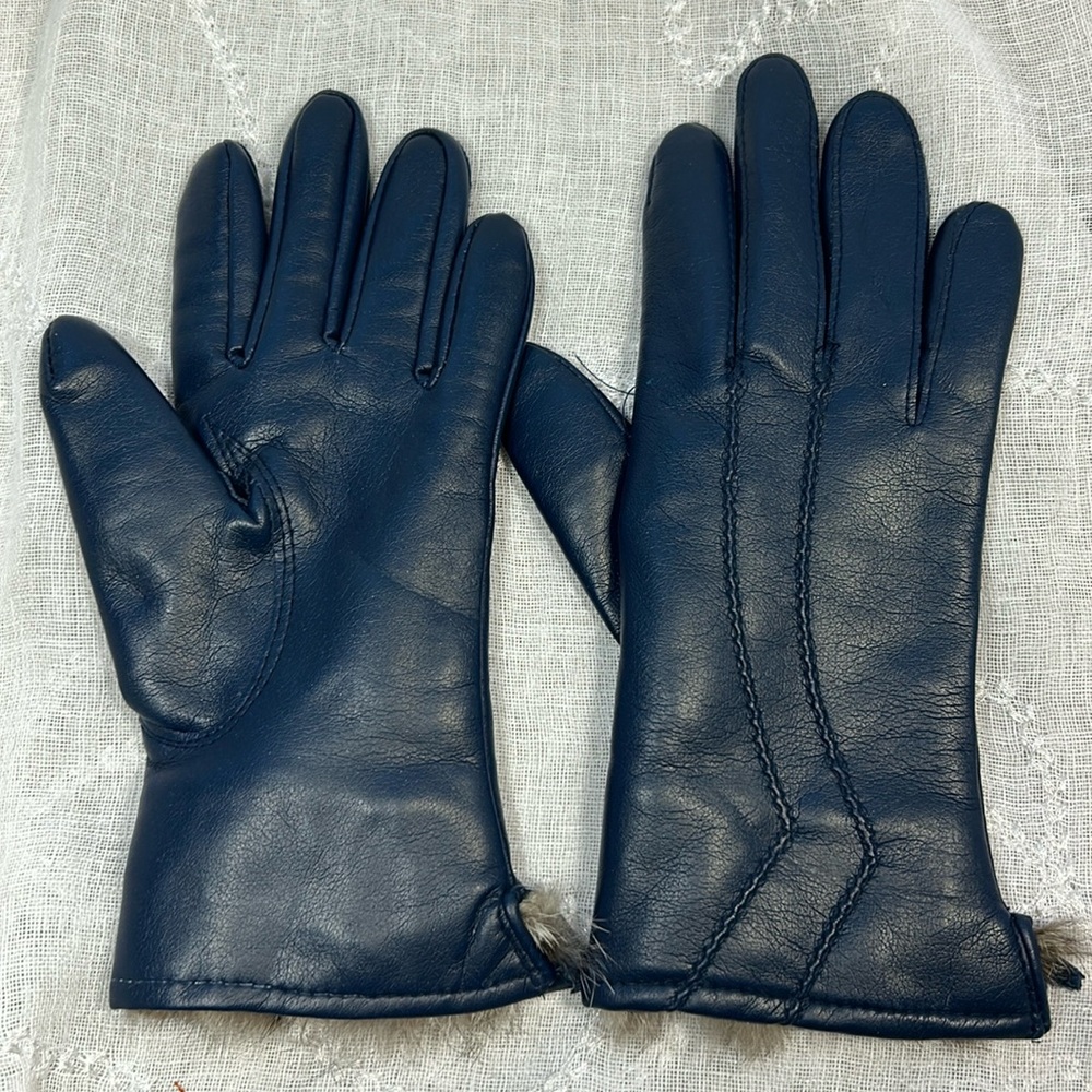 Rabbit fur trimmed gloves